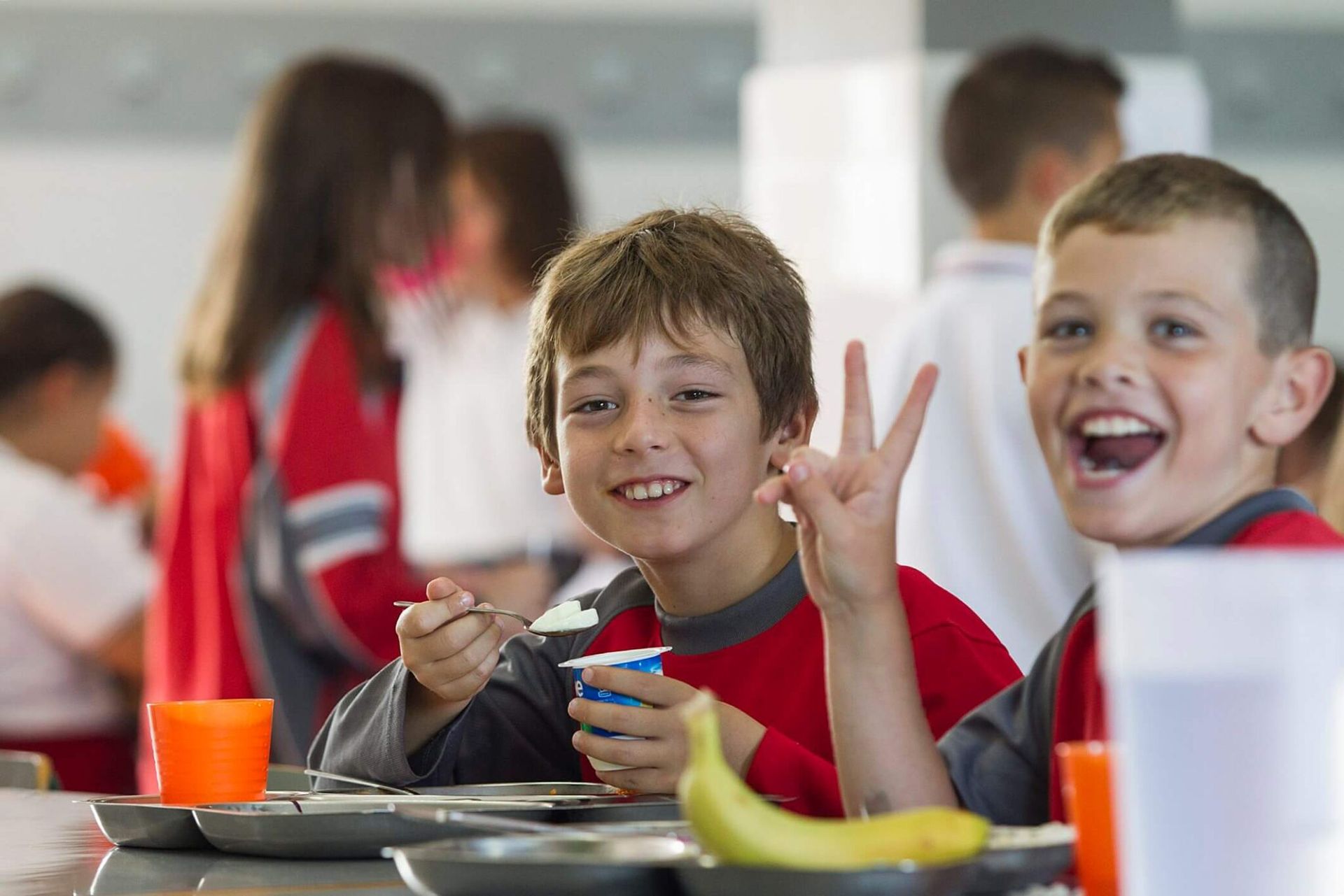 Alumnos en comedor escolar SOMAX - servicio de catering para colegios